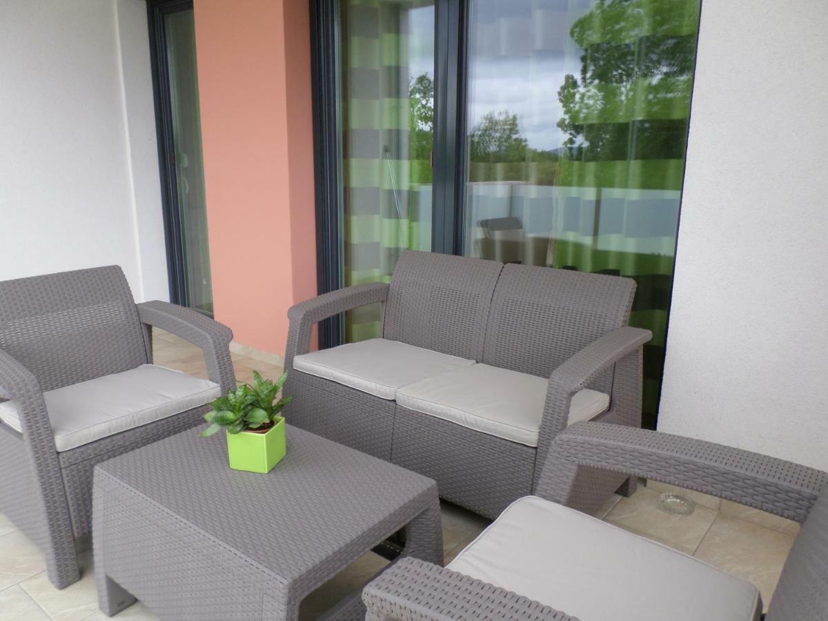 Lakoparki Apartman Veszprem Exterior photo